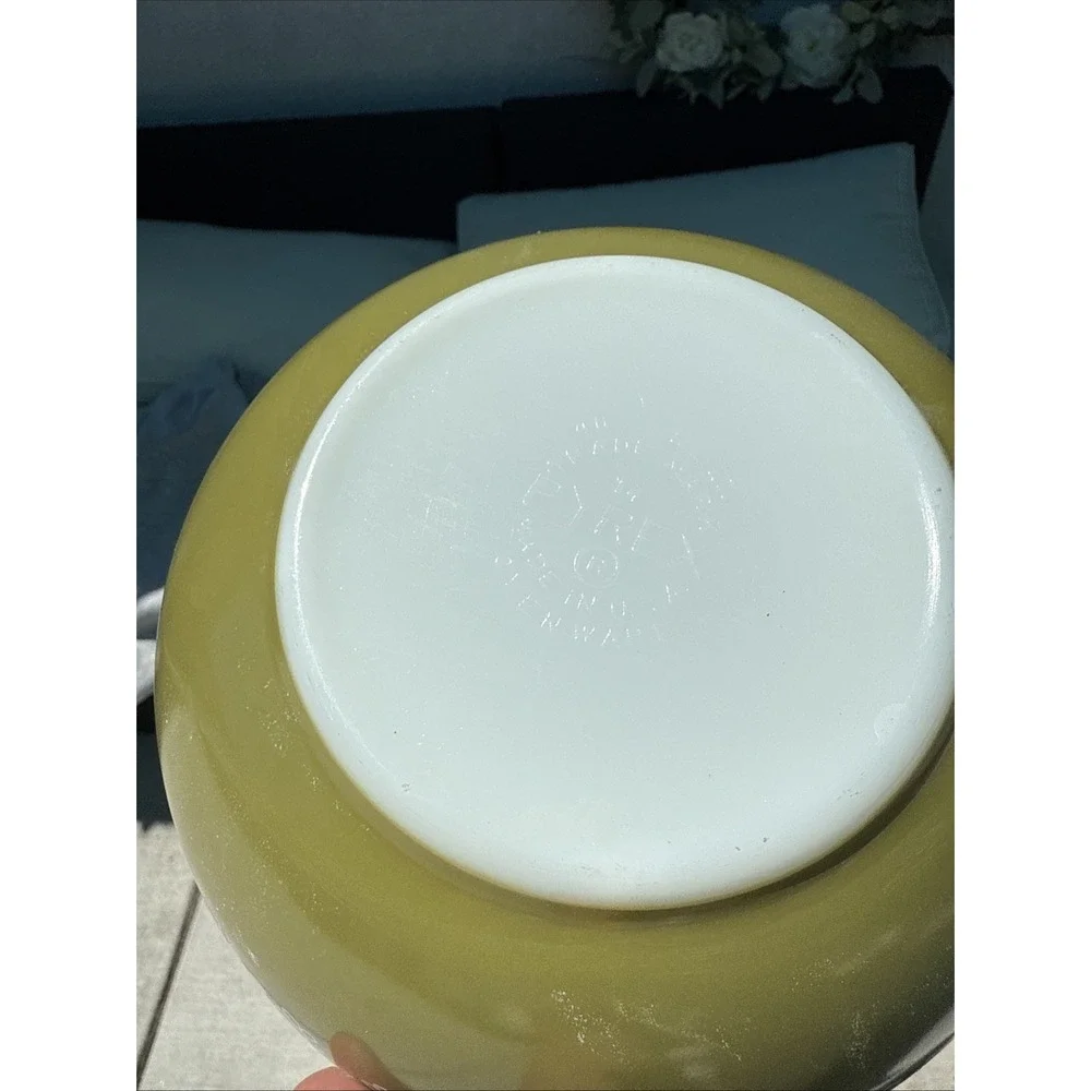 Pyrex Spring Blossom Avocado Green Daisy Cinderella Mixing Bowls Set Of 2